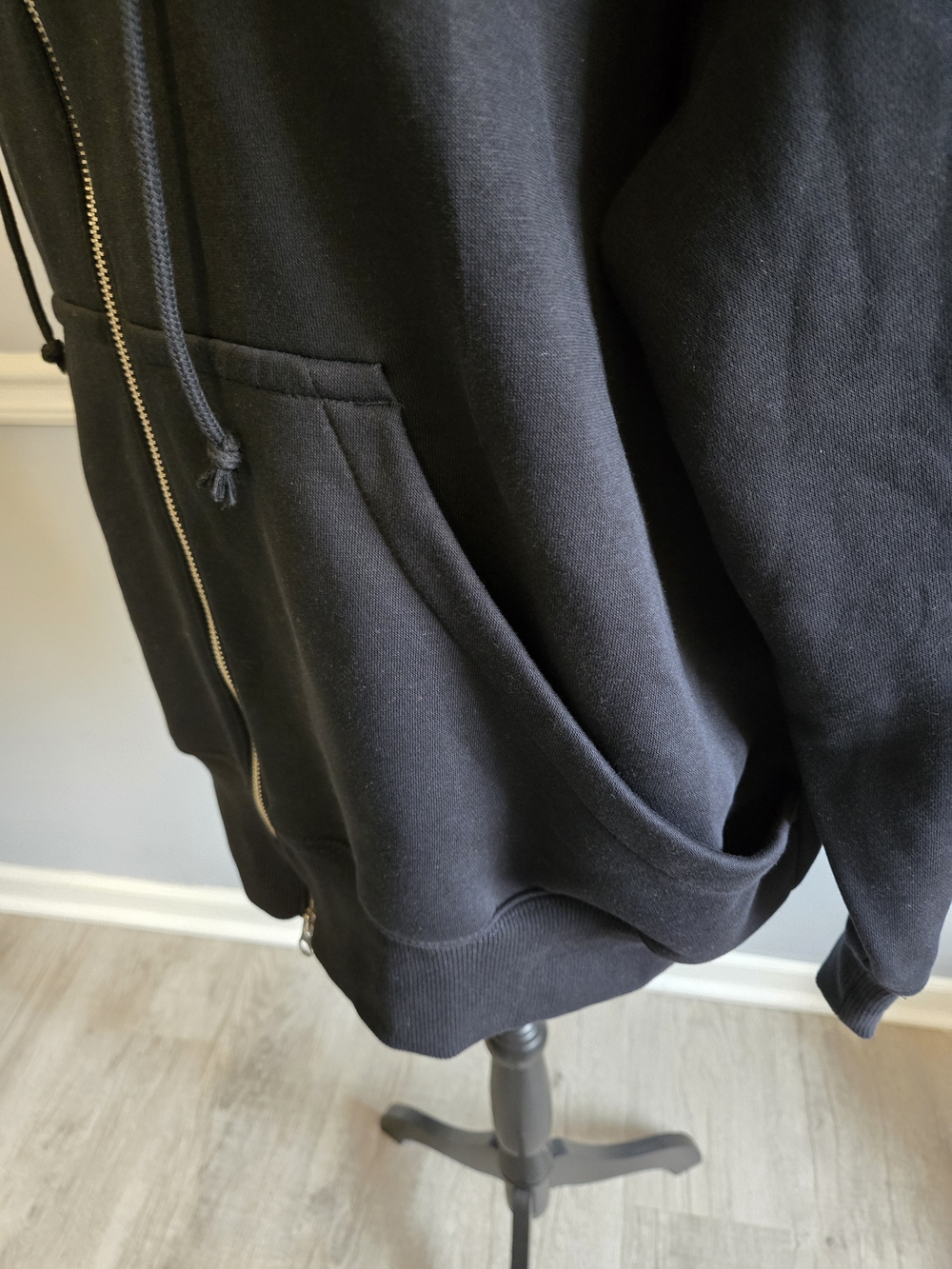 Nike Black Full-Zip Hoodie with Swoosh - Picture 4 of 6